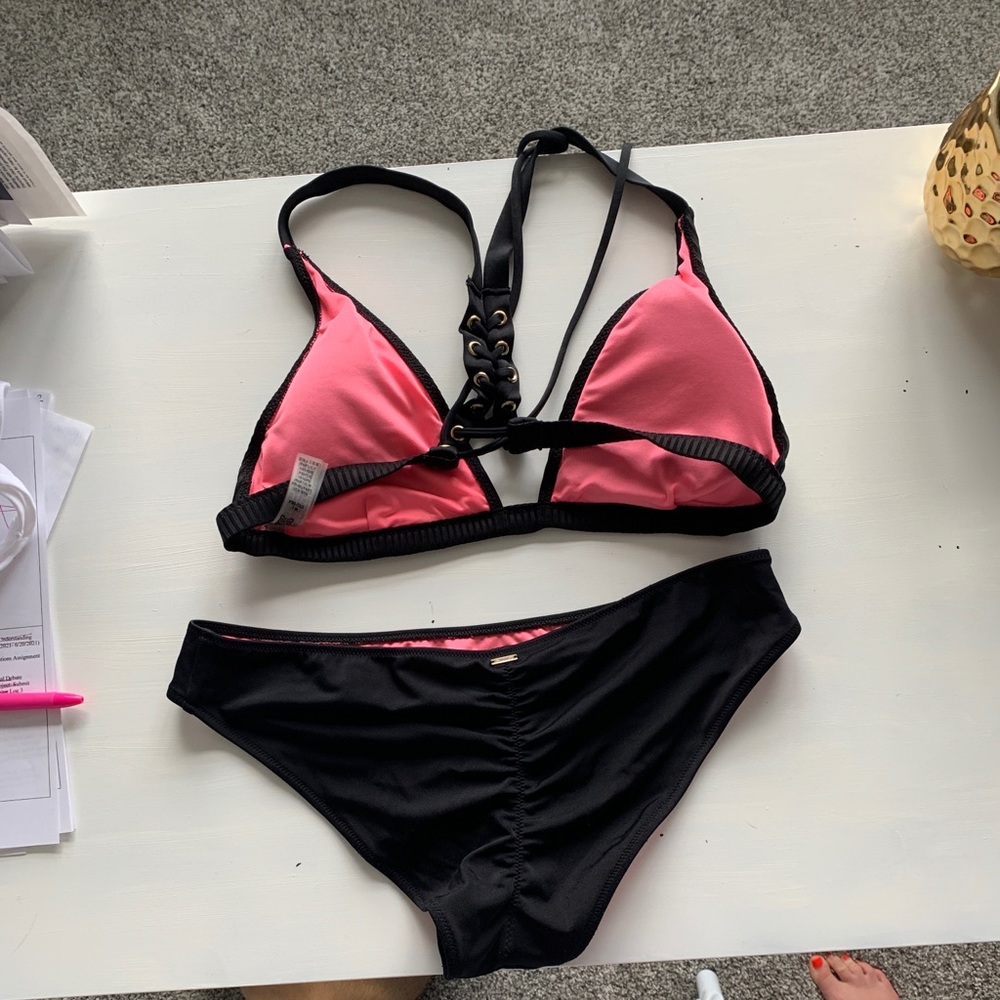Bikini - Picture 2 of 4